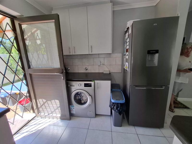 To Let 3 Bedroom Property for Rent in Land and Zeezicht Western Cape